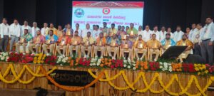 ISH Distribute Sweetboxes to shivamogga Pourakarmikas (1)
